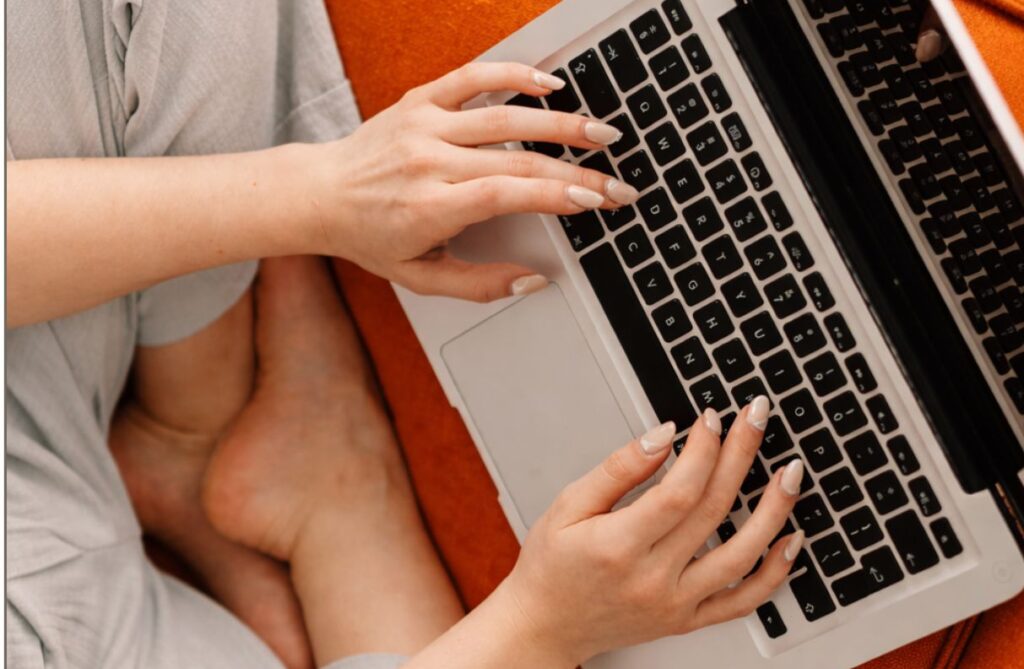 Webdesignerin erstellt WordPress-Website für Coaches und Therapeutinnen.